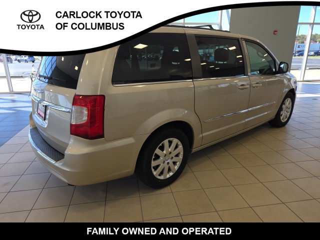 Used 2016 Chrysler Town & Country Touring FWD image 8