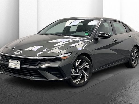 Certified 2025 Hyundai Elantra Sport image 10