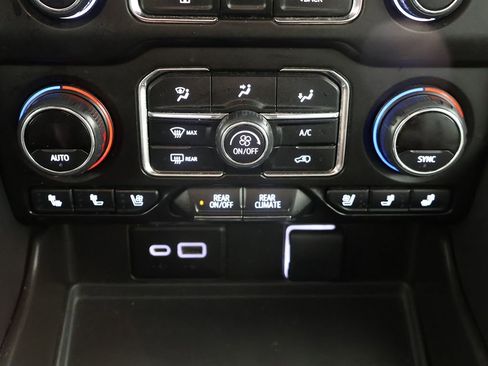 Used 2023 Chevrolet Suburban Premier AWD/4WD image 52