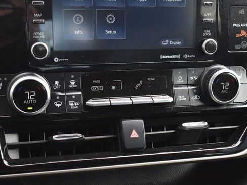 Certified 2021 Toyota Highlander XLE image 12