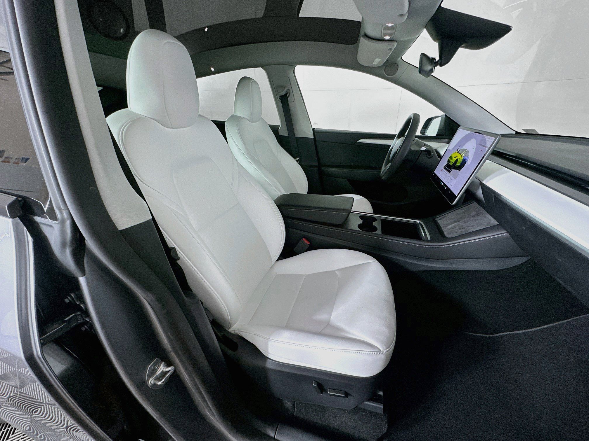 Used 2025 Tesla Model Y Long Range RWD image 31