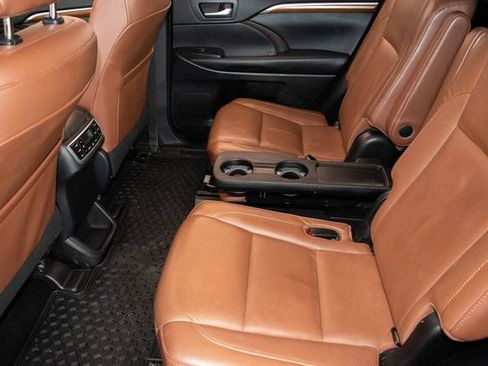 Used 2019 Toyota Highlander Limited AWD/4WD image 18