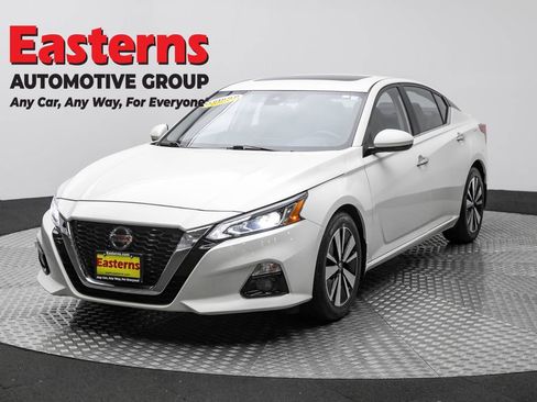 Used 2022 Nissan Altima 2.5 SL image 1