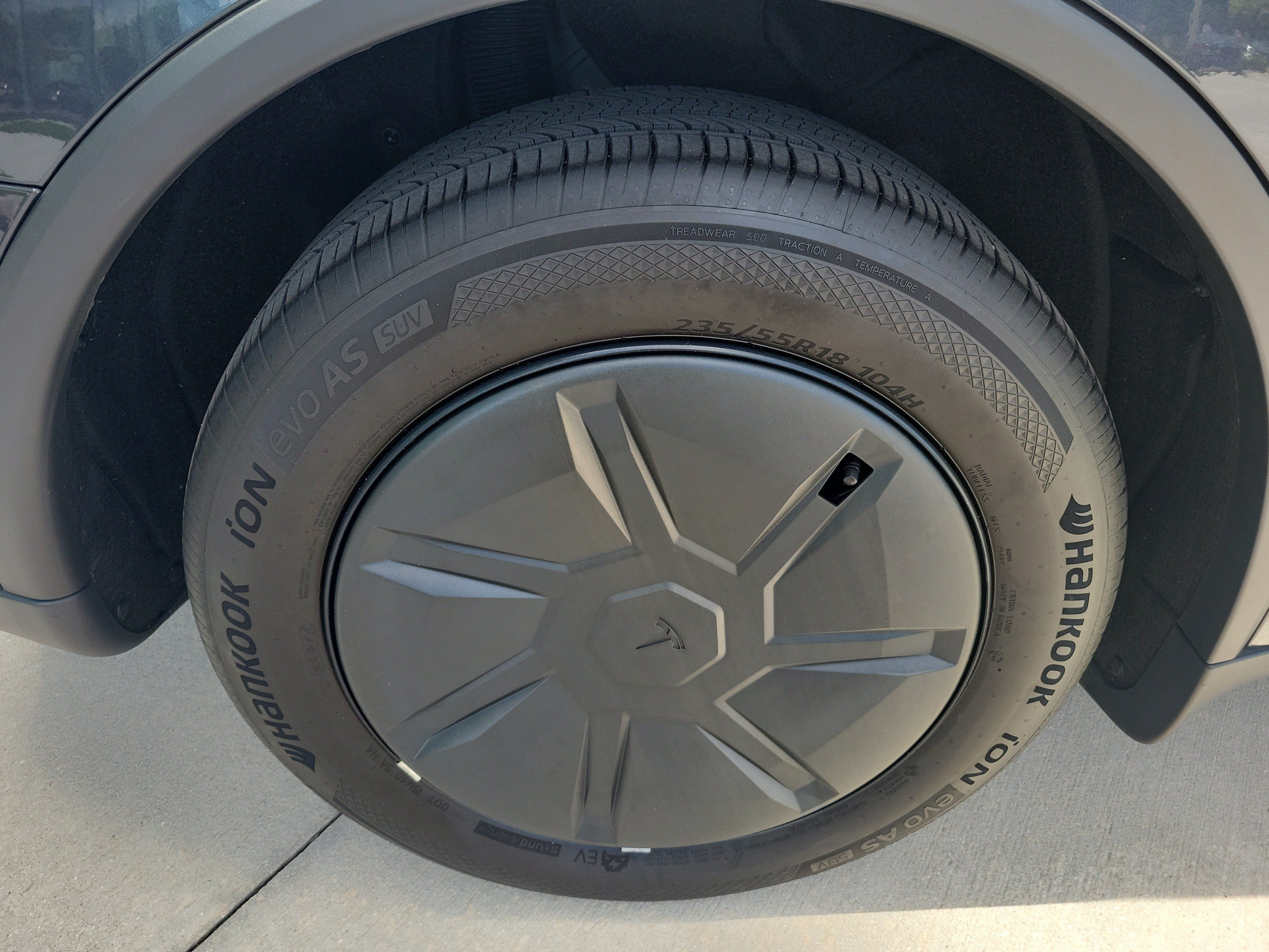 Used 2026 Tesla Model Y 2WD image 9
