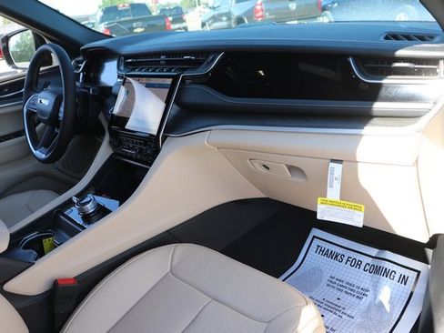 New 2024 Jeep Grand Cherokee Limited 4xe w/ Luxury Tech Group II image 40