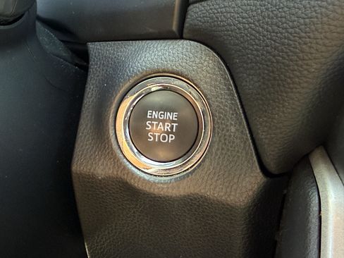 Used 2025 Toyota RAV4 XLE FWD image 25
