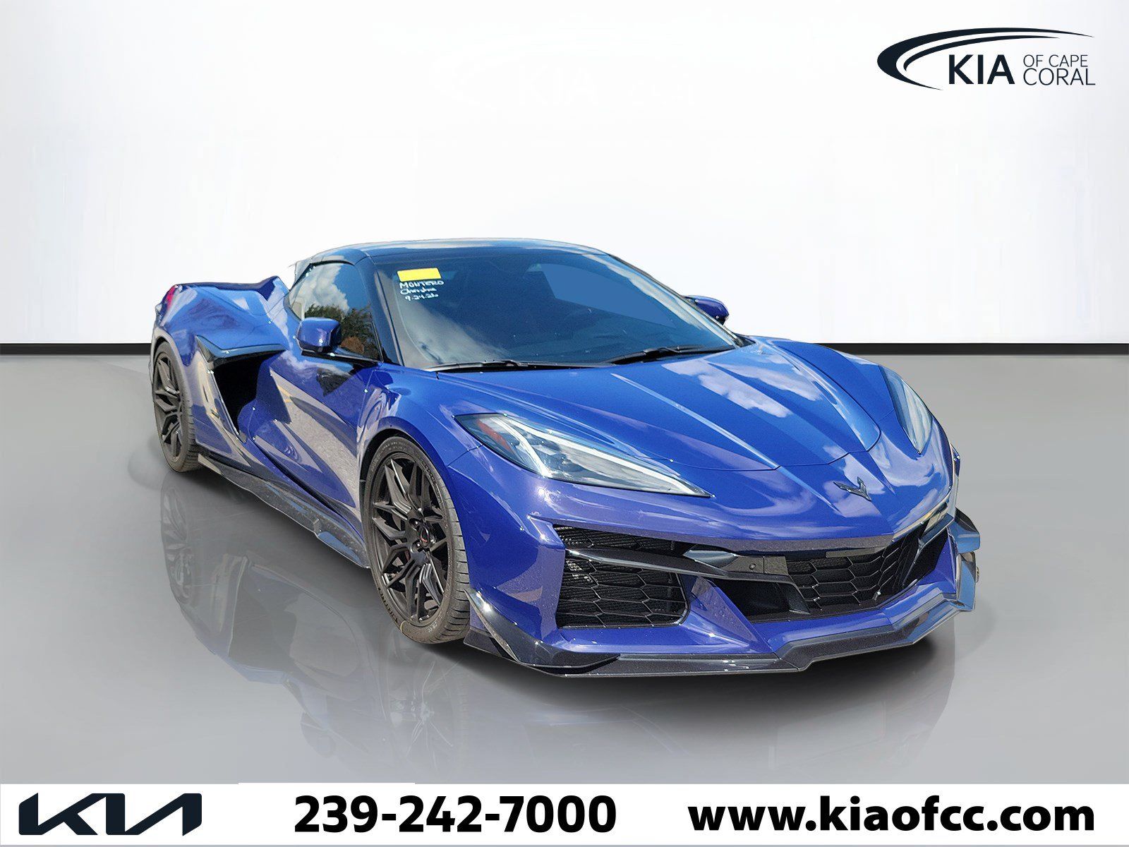 Used 2025 Chevrolet Corvette Z06 RWD image 1