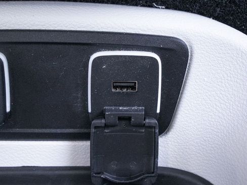 Used 2020 Chrysler Pacifica Limited w/ Tire & Wheel Group image 26