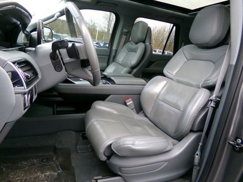Used 2021 Lincoln Navigator Reserve w/ Luxury Package image 13