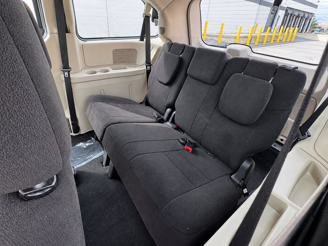 Used 2013 Dodge Grand Caravan American Value Package FWD image 17