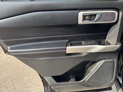 Used 2021 Ford Explorer XLT image 15