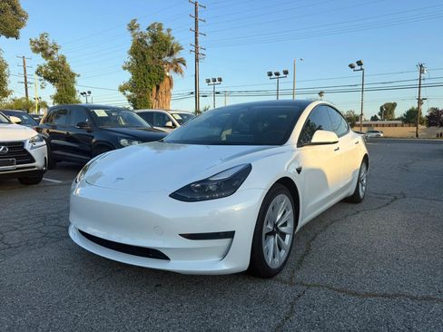 Used 2023 Tesla Model 3 Standard Range RWD image 3