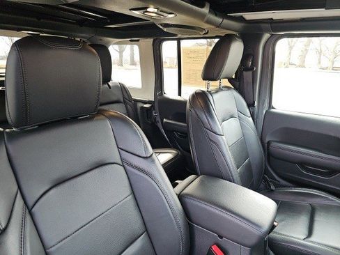 Used 2023 Jeep Wrangler Unlimited Sahara image 12