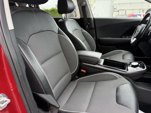Used 2021 Kia Niro EX w/ Cold Weather Package FWD image 18