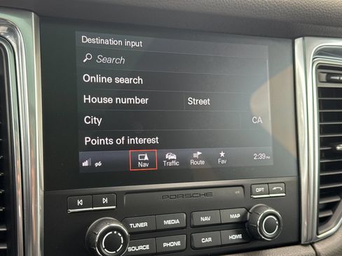 Used 2018 Porsche Macan AWD/4WD image 18