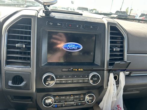 Used 2019 Ford Expedition Max XLT w/ Equipment Group 202A AWD/4WD image 15