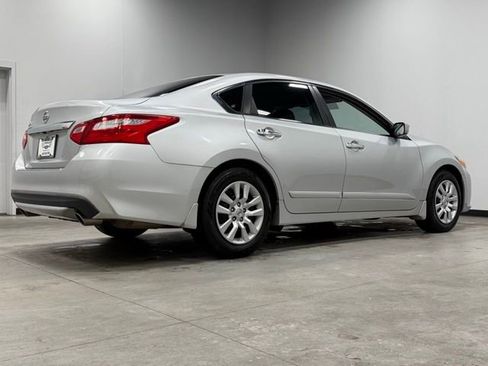 Used 2017 Nissan Altima 2.5 S w/ Power Driver Seat Package image 12