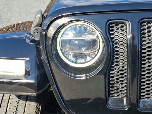 Used 2021 Jeep Wrangler Unlimited Sahara AWD/4WD image 12