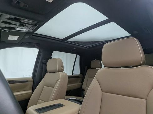 Used 2023 Chevrolet Tahoe Premier w/ Premium Package 2 AWD/4WD image 29
