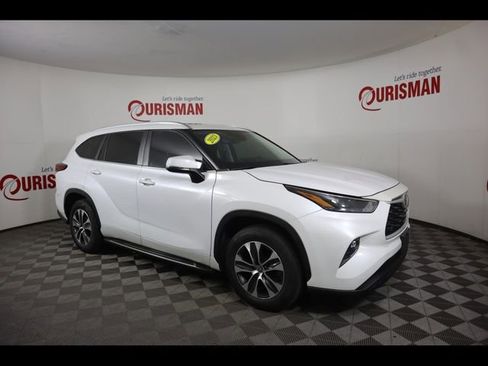 Used 2023 Toyota Highlander XLE FWD image 10