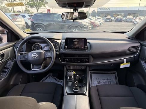 Used 2025 Nissan Rogue S AWD/4WD image 15