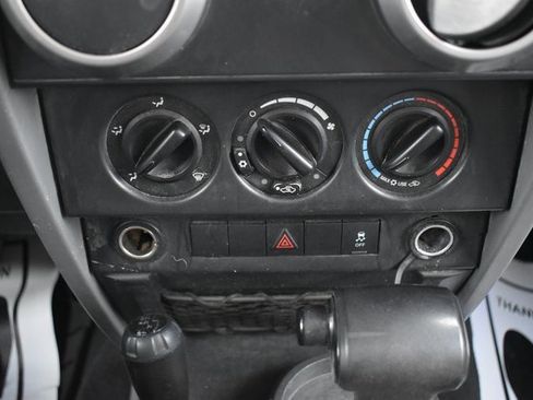 Used 2010 Jeep Wrangler Mountain image 28