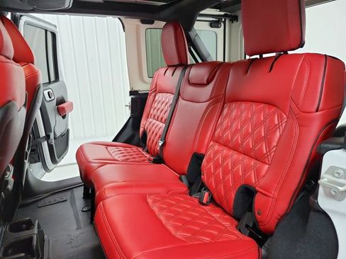 Used 2024 Jeep Wrangler Unlimited Rubicon w/ Technology Group image 39