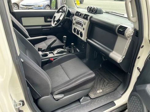 Used 2013 Toyota FJ Cruiser 4WD w/ Upgrade Pkg image 24