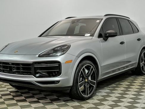 Used 2020 Porsche Cayenne Turbo image 4