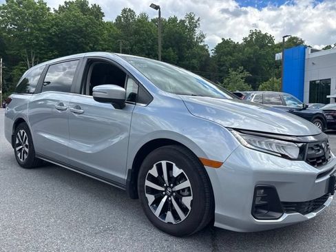 Certified 2026 Honda Odyssey EX-L image 5