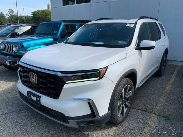 Used 2023 Honda Pilot Touring image 1