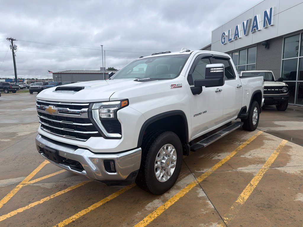 Used 2024 Chevrolet Silverado 2500 LTZ w/ LTZ Plus Package AWD/4WD image 3