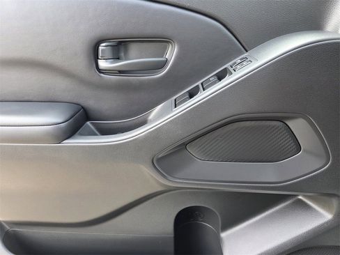 Used 2025 Nissan Frontier S image 15