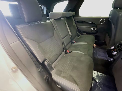 Used 2023 Land Rover Discovery S R-Dynamic image 19