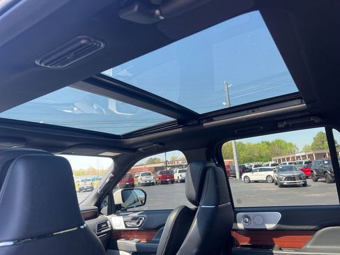 Used 2024 Lincoln Navigator L Reserve image 8