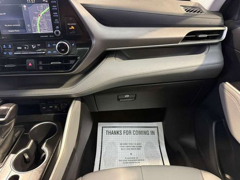 Used 2021 Toyota Highlander XLE image 21