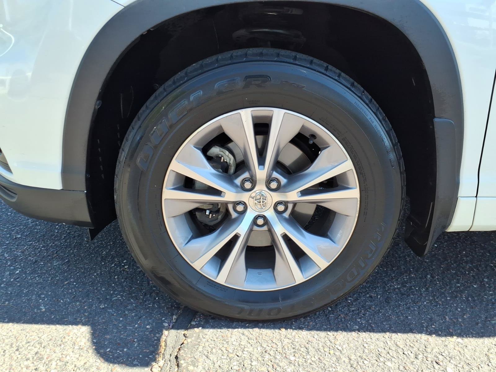 Used 2015 Toyota Highlander Plus AWD/4WD image 10