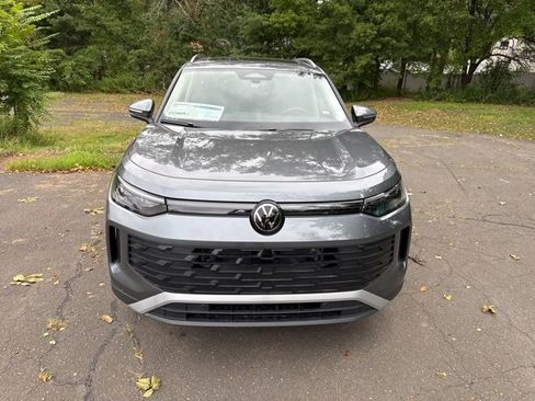New 2025 Volkswagen Tiguan SE image 2