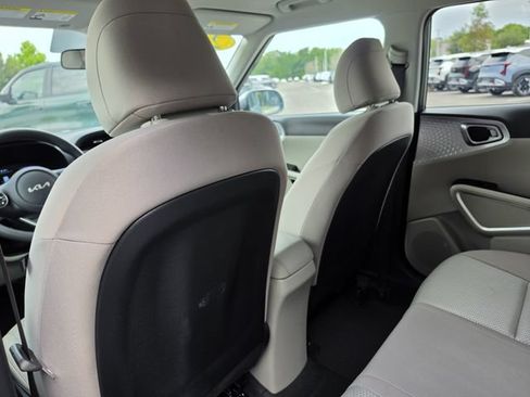 Certified 2025 Kia Soul LX w/ LX Technology Package FWD image 10