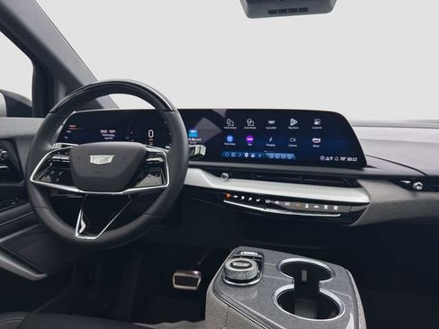 Used 2025 Cadillac Optiq Sport 2 image 28