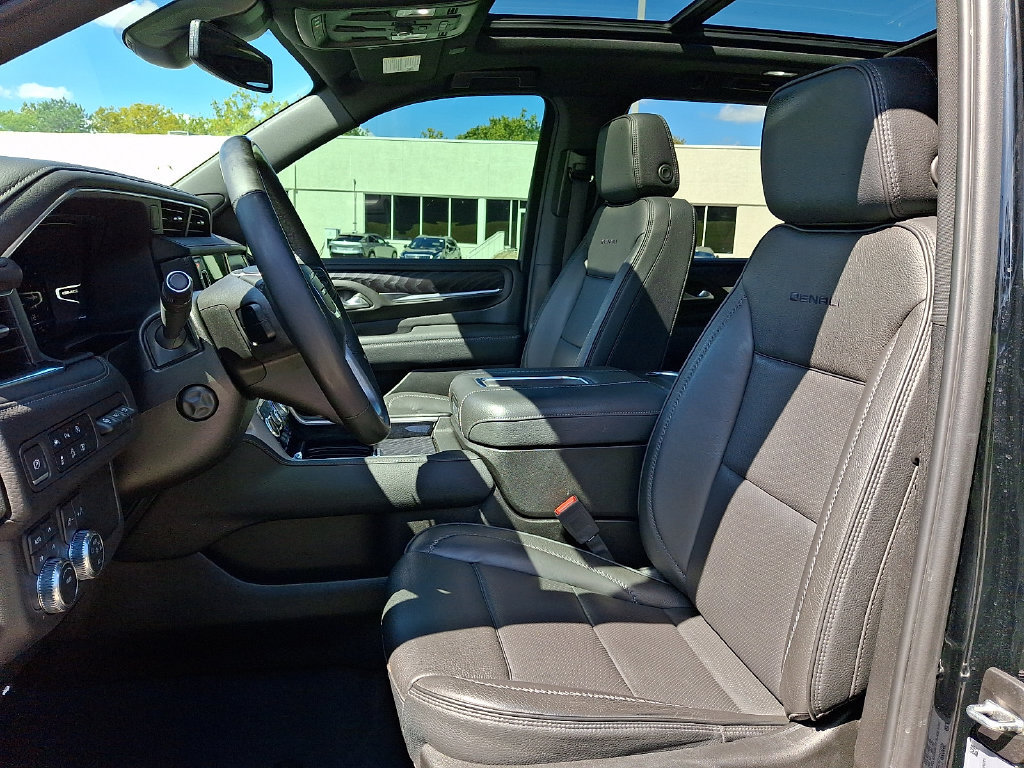 Used 2024 GMC Yukon Denali AWD/4WD image 15