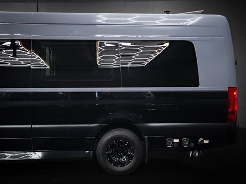 Used 2022 Mercedes-Benz Sprinter 3500 image 6