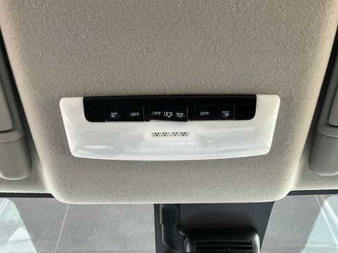 Used 2025 Nissan Versa SV image 16