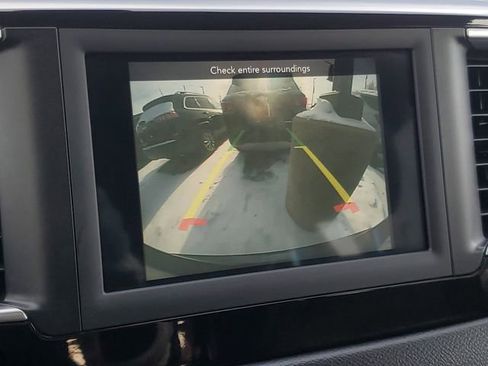 Used 2019 Chrysler Pacifica Touring-L image 17