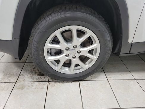 Used 2018 Jeep Cherokee Latitude Plus image 43