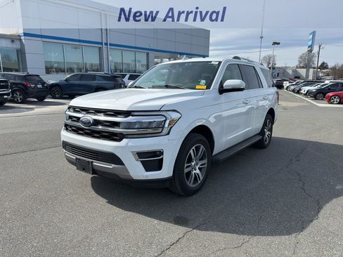 Used 2024 Ford Expedition Limited image 4