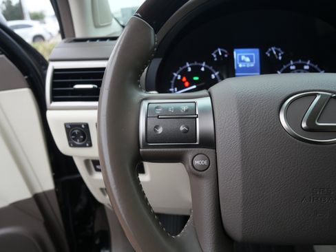 Used 2019 Lexus GX 460 image 25