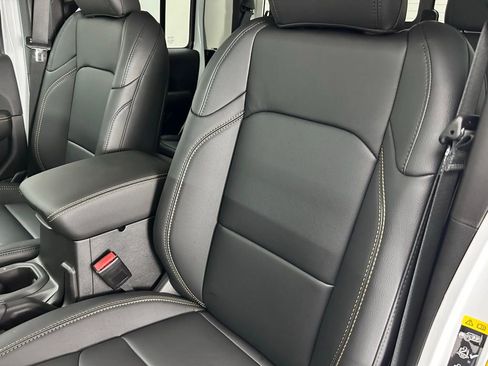 New 2025 Jeep Gladiator Sport image 16