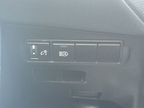 Used 2022 Toyota Corolla Cross LE image 32