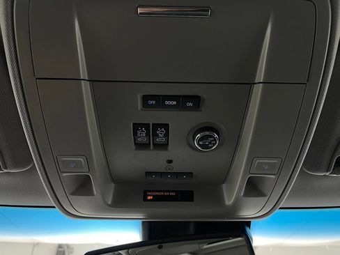Used 2016 Chevrolet Tahoe LTZ AWD/4WD image 27